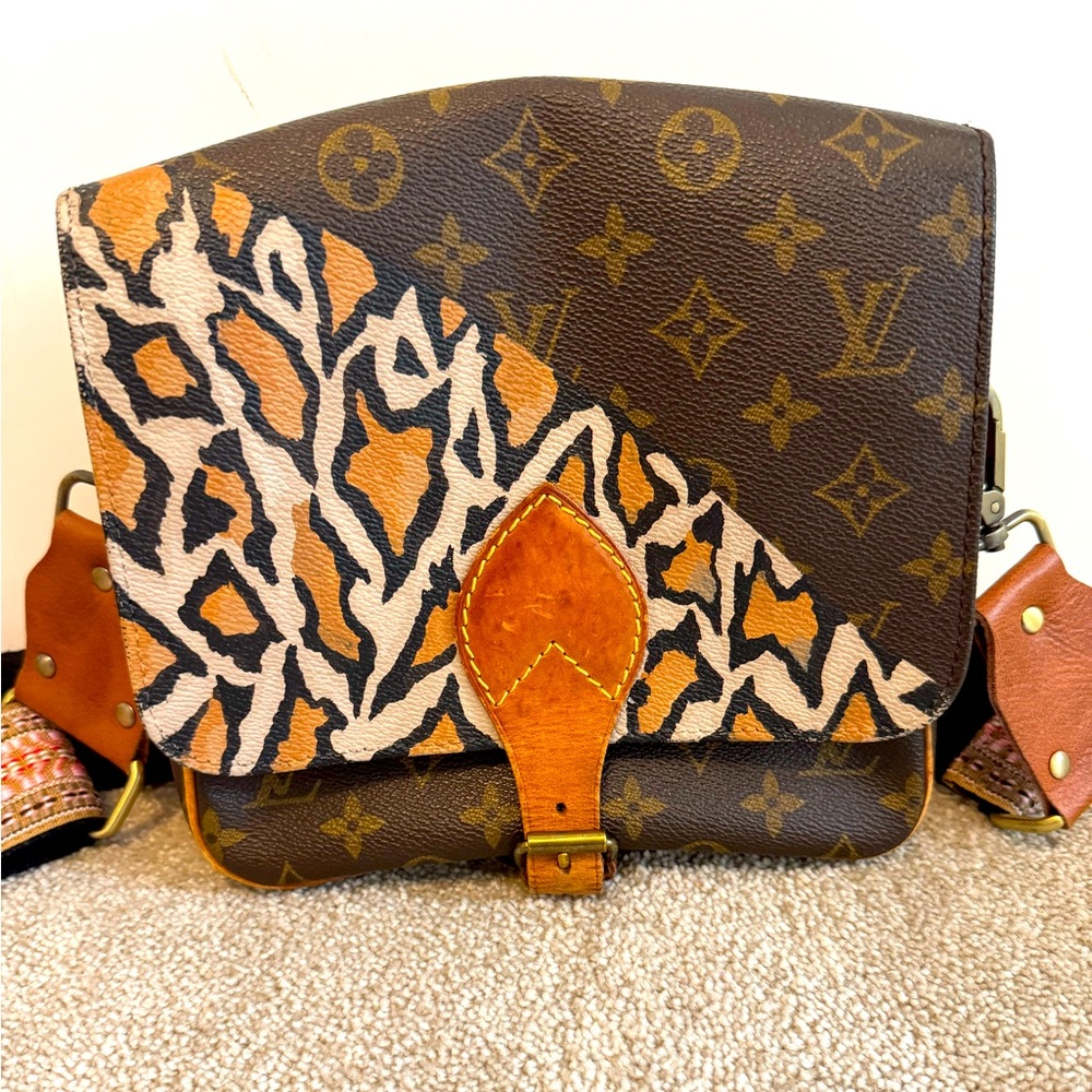 Louis Vuitton New Vintage Tan Leopard Women's Cartouchiere Bag